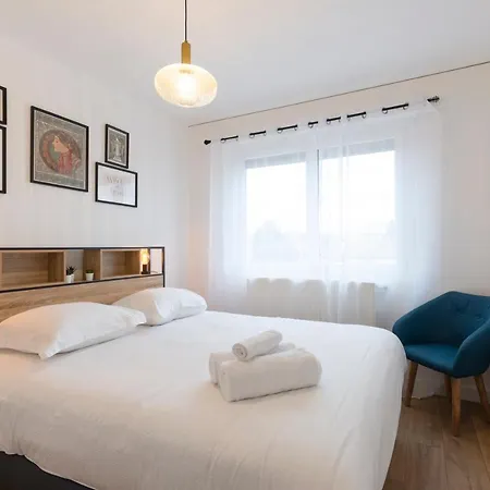 Apartment Le Radieux De Placieux - Pour 6 Avec Parking Prive